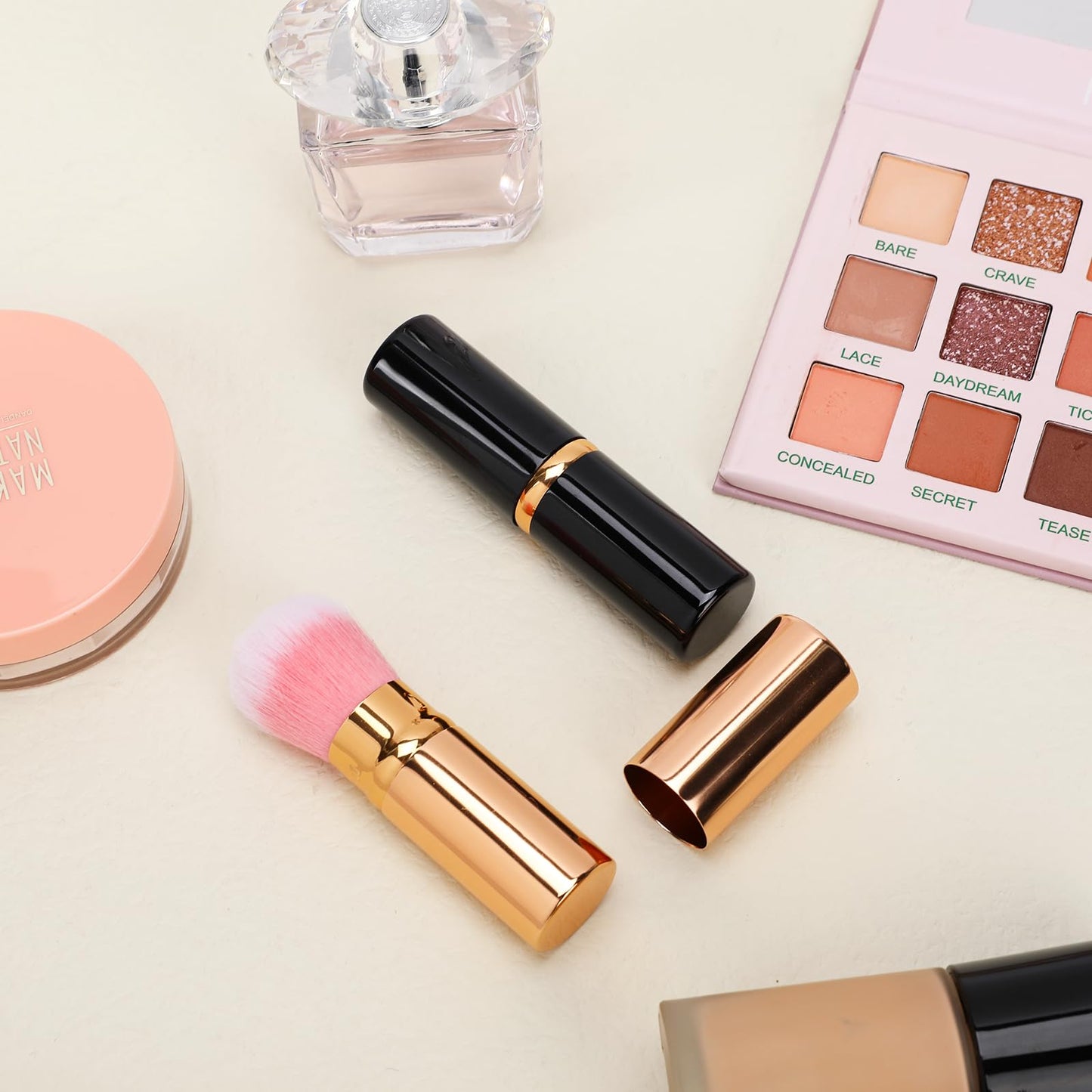 Retractable Blusher Brush with Cover, 2 Pack Travel Kabuki Bronzer Makeup Brush Liquid Cream Foundation Powder Brush Extensible Face Blender Brush Professional Concealer Brush for Women (Gold & Black)