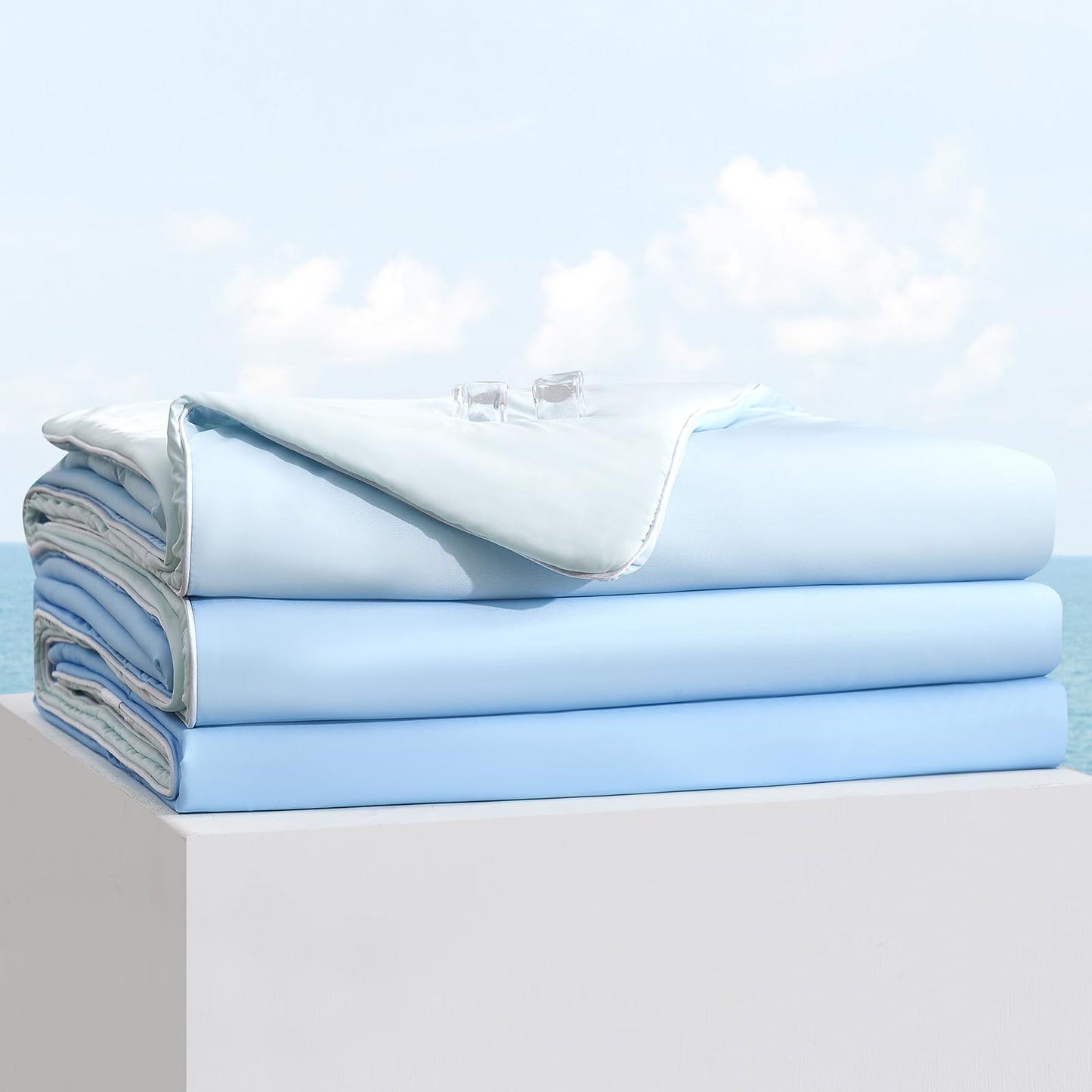 Marchpower Cooling Comforter Queen Size for Hot Sleepers, Lightweight Silky Soft Summer Cooling Blanket, Gradient Comforter