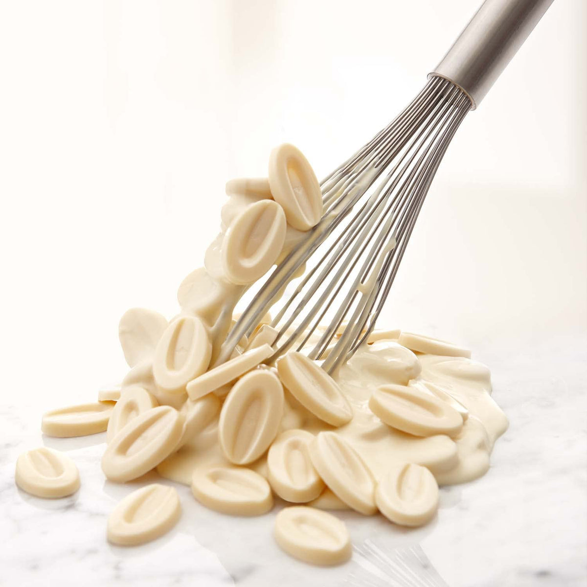 Valrhona Premium French Baking Creamy White Chocolate Discs (Feves) IVOIRE 35% Cacao. Easy Melt and Tempering. Hints of Vanilla & Warm Milk. For Sauces, Mousses, Frostings and Candies 250g (Pack of 2)