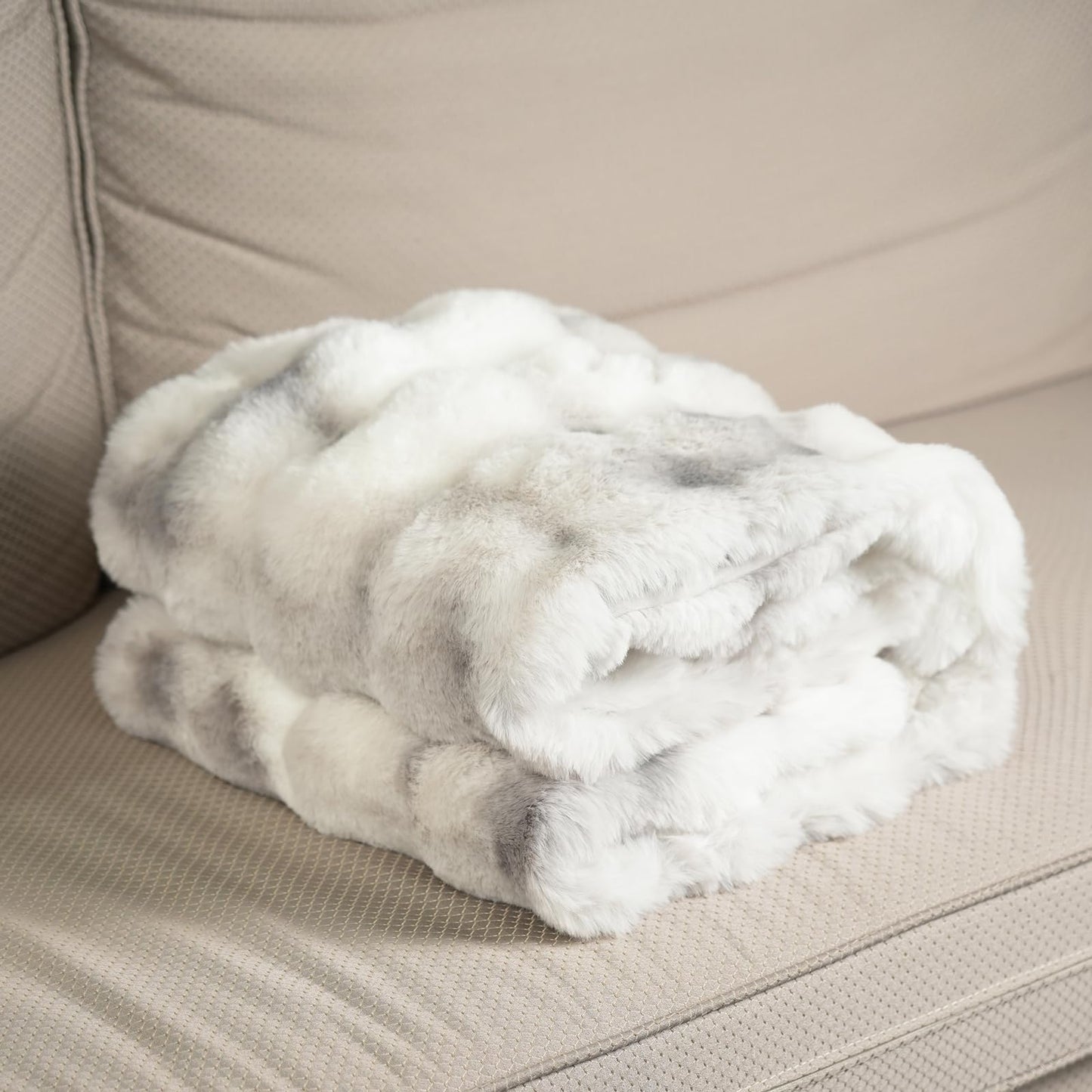 Luxury Thick Plush Tie Dye Faux Rabbit Fur Throw Blanket Ultra-Plush Cozy Soft Decorative Blanket Use for Couch Bed Travel(Tie Dye Grey,50"*60")