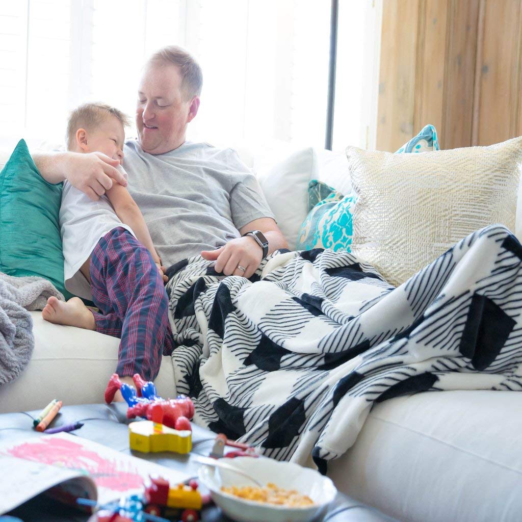 PediPocket Patented Foot Pocket Blanket – 50” x 70” with 20” Deep Foot Pocket, Plush Velvety Fleece Blanket, Everyday Luxurious Comfort, Machine Washable,Gift Idea – Pleasingly Plaid (Non-Electric)