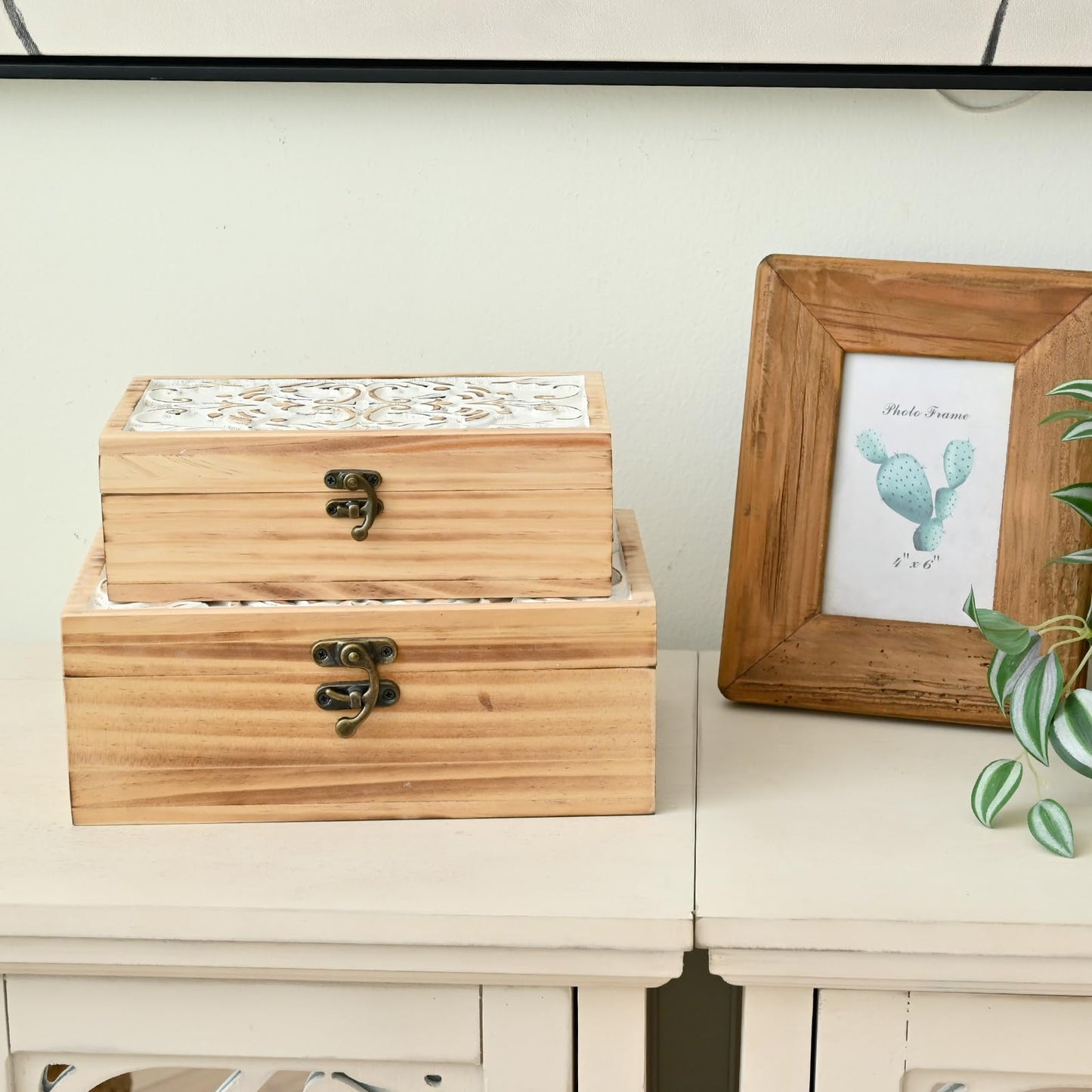 DECOR4SEASON Wooden Box Set of 2 - Rustic Farmhouse Decorative Boxes with Hinged Lid and Carved Design