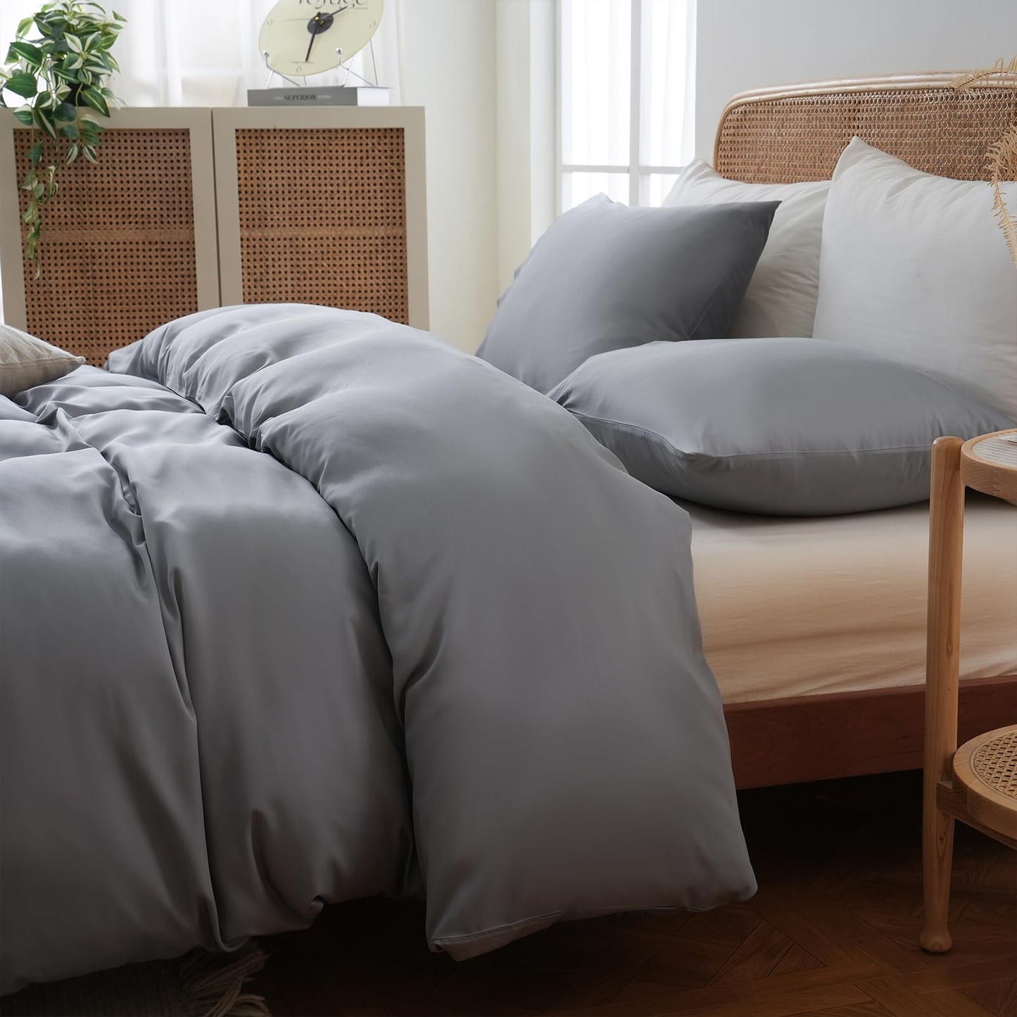 MEISHANG Duvet Cover King Size, 100% Rayon Derived from Bamboo, Luxury Silky Cooling Duvet Cover Set for Hot Sleepers with Zipper Closure and Corner Ties - 3 Piece Set(King, Silver Gray)