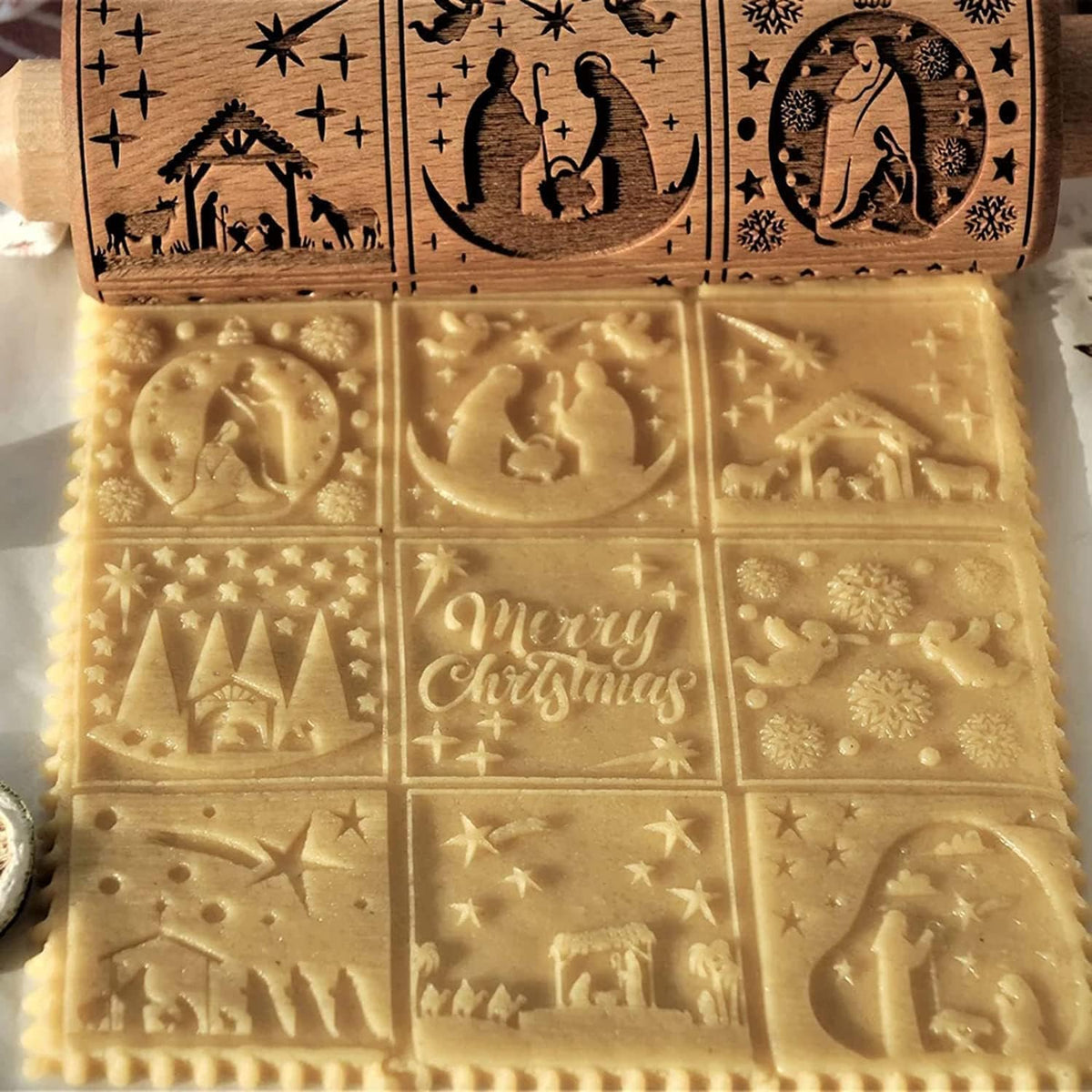 Christmas Wooden Rolling Pin for Baking Engraved Embossing Rolling Pin Cookie Stamps Roller Square Grid Cookies Mold Kitchen Decor Tools for Baking Embossed Cookies (9 Grilles Jesus)
