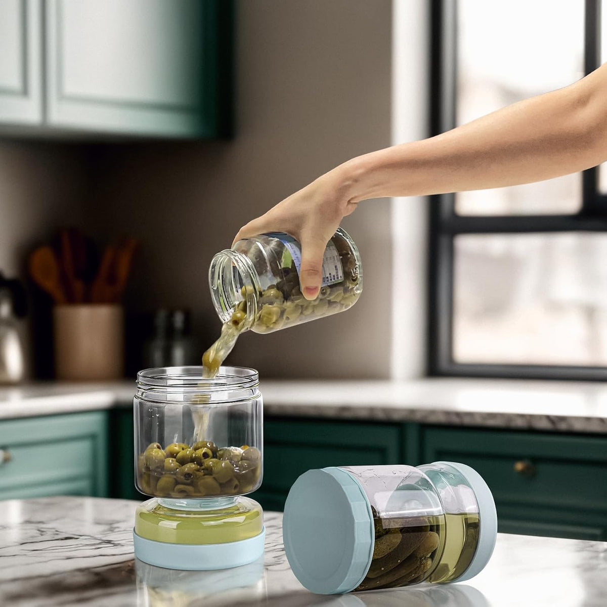 Glass Pickle Jar with Strainer Flip,34oz Pickle Container,Hourglass Pickle Juice Separator Jar for Olives,Gherkins or Sliced,Leakproof Dishwasher Safe
