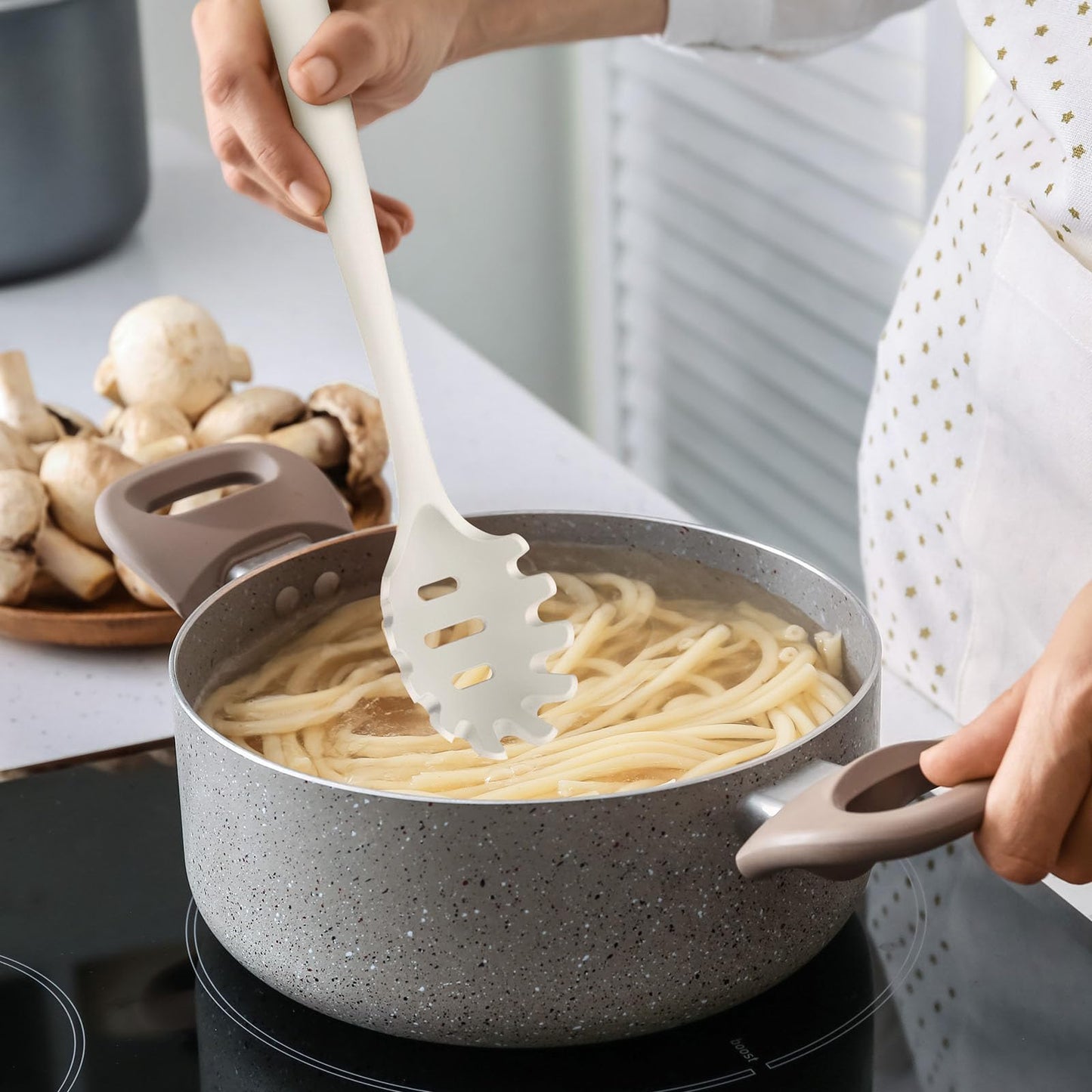 Silicone Kitchen Utensils Set, 600°F Heat Resistant Silicone Cooking Utensils, Spatula, Spoon, Whisk, Tongs, Kitchen Gadgets Tools Sets for Nonstick Cookware, Dishwasher Safe BPA Free (Cream White)