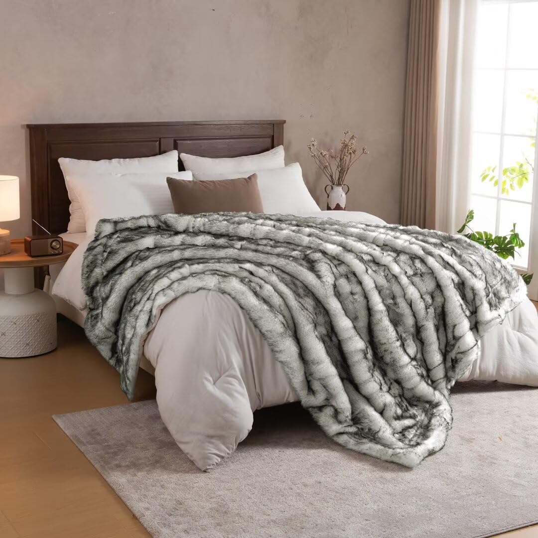 HOMFINE Luxury Faux Fur Blanket - Super Thick Warm Long Fluff Fuzzy Throw Blanket for Bed, Sofa, Couch, Home Decor with Soft Cozy Plush Velvet Back, 60"x80", Off-White with Grey