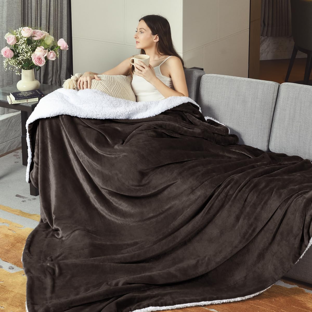 KAWAHOME Sherpa Fleece King Size Blanket for Bed - Extra Warm and Heavy Thick Blankets for Winter, Super Soft 500GSM Plush Blanket, 108" X 90" Brown
