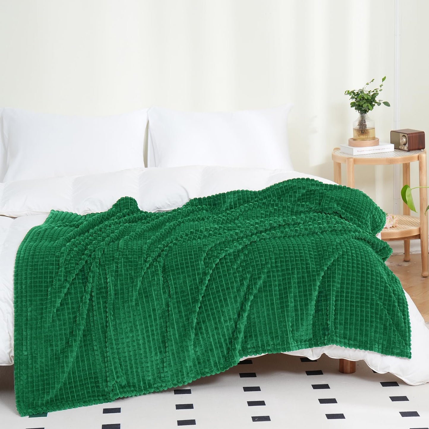 Puncuntex Flannel Fleece Throw Blanket Classic Green 50"×60",Super Soft Plush Cozy Blanket with Square Grid Design Luxury for Couch Sofa Chair