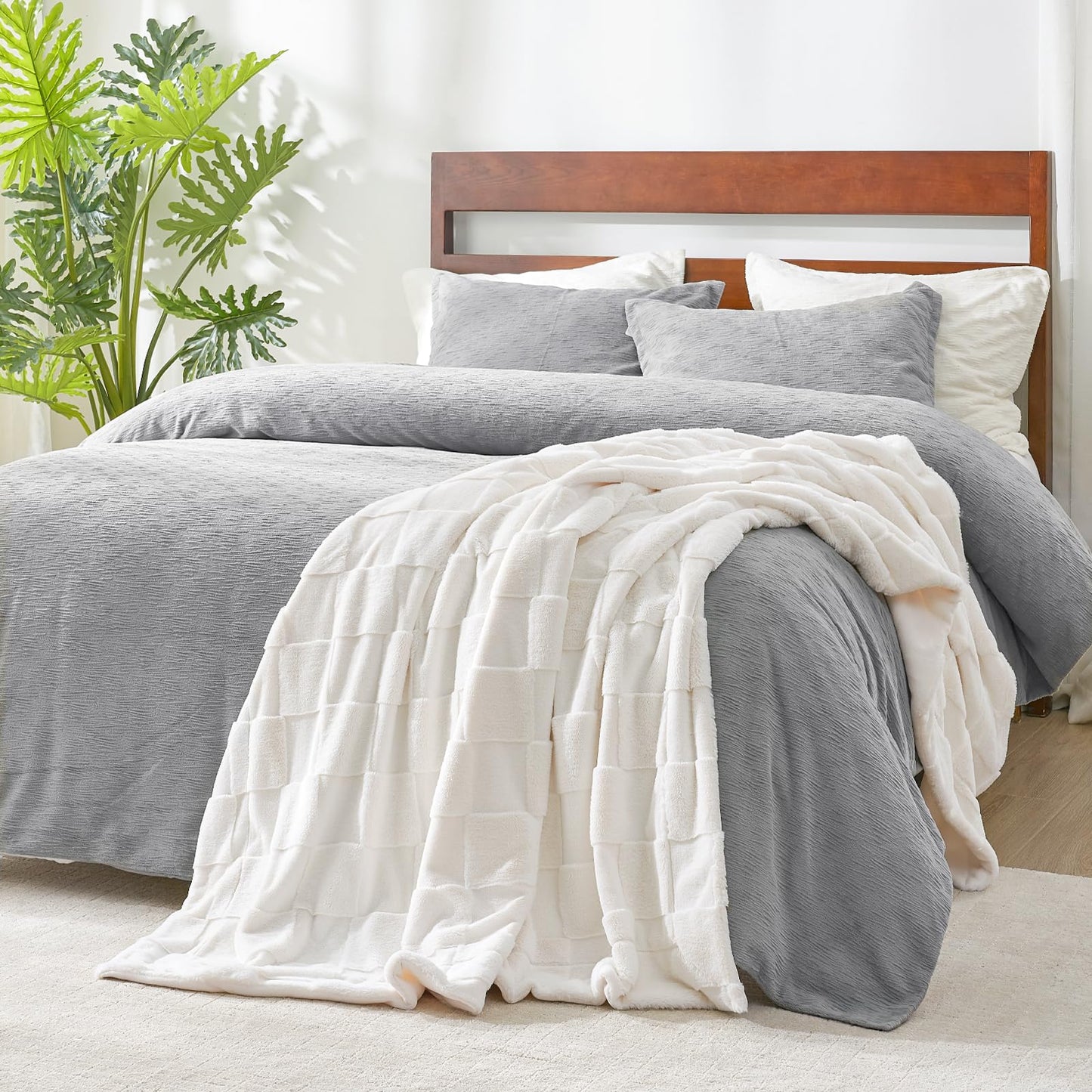 Cozy Bliss Checkered White Faux Rabbit Fur Throw Blanket, Soft Fuzzy Fluffy Minky Cream Furry Blankets for Couch, Bed (50 * 60 Inches Ivory)