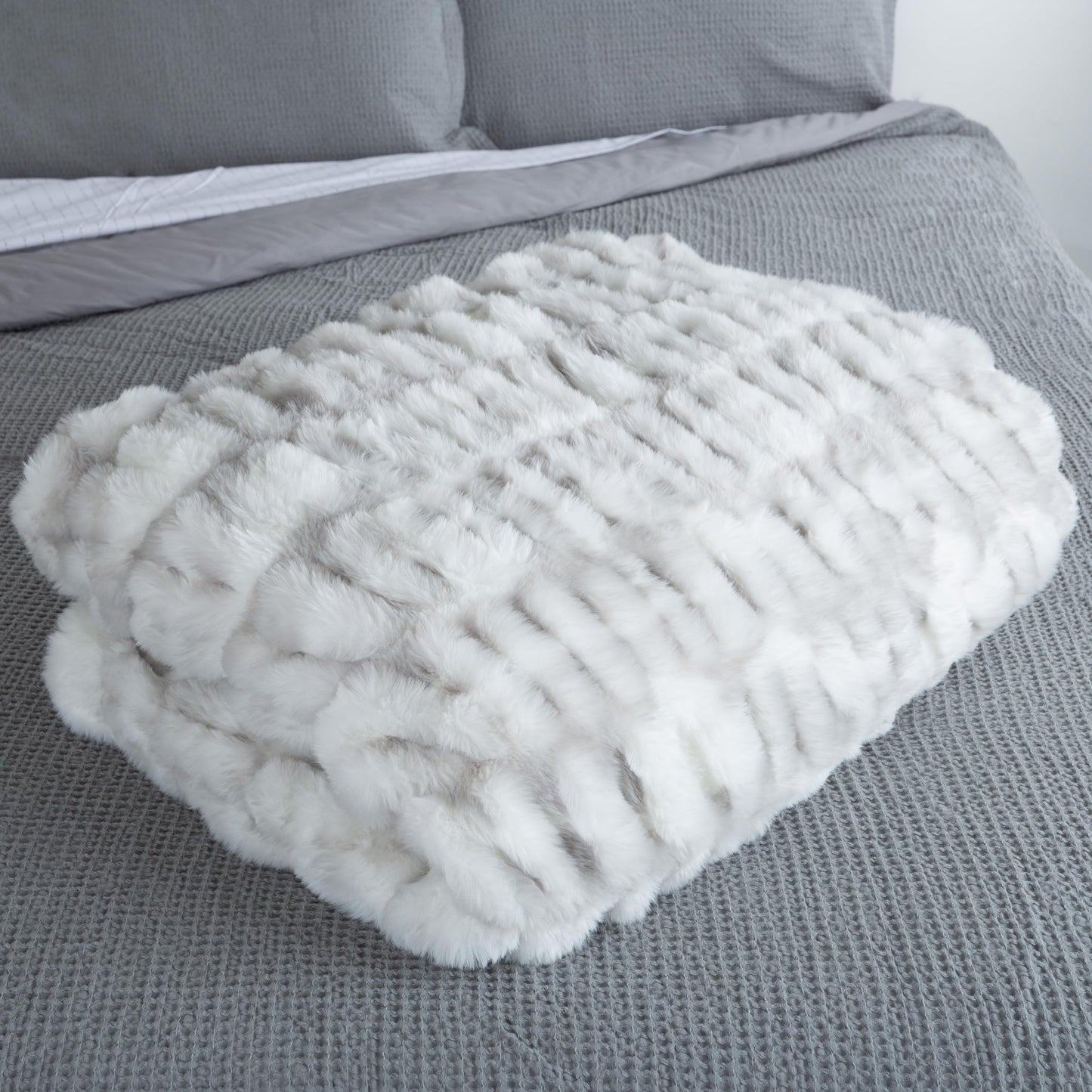 Oversized Ruched Faux Fur Blanket - 60x80-Inch Jacquard Faux Fur Queen-Size Throw for Sofas and Beds - Luxurious Bedding by Lavish Home (Gray)