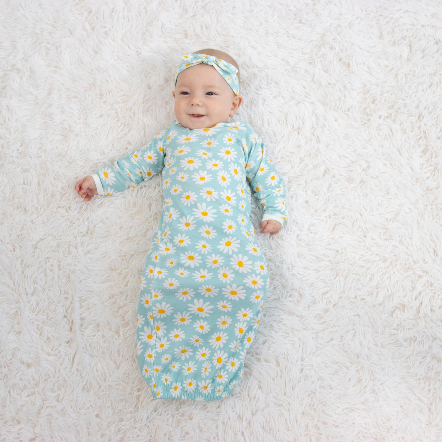 The Peanutshell Baby Layette Gift Set for Girls - 16 Piece New Born Girl Gift Set, Baby Clothes & Newborn Essentials Must Haves - Newborn Clothes 0-3 Months - Carefree Floral