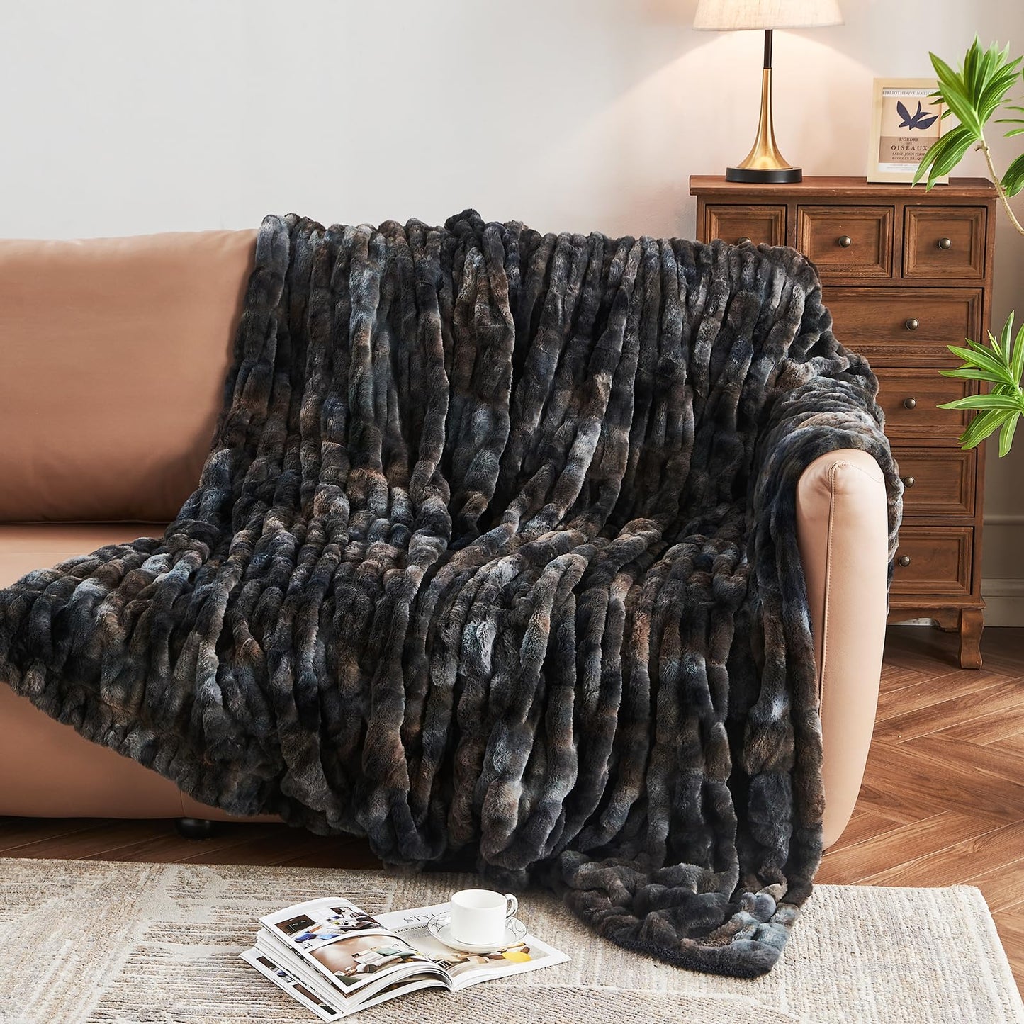 lifein Fall Throw Blanket for Couch-Soft Faux Fur Fuzzy Plush Black Throw Blanket,Cozy Winter Chunky Fluffy Furry Blanket,Comfy Sherpa Throws&Blanket for Bed,Sofa,Chair,Home Decor,Gift(Black,50*60'')