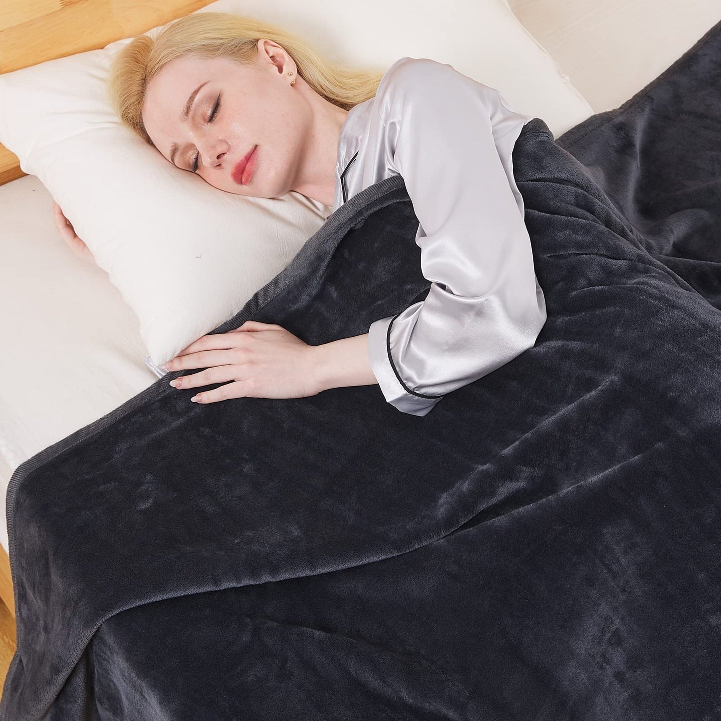 Fleece Blanket Queen Size for All Season 350GSM - Premium Lightweight Anti-Static Throw for Queen/Full Size Bed Extra Soft Brush Fabric Warm Sofa Thermal Blanket 90" x 90"(Dark Gray Queen)