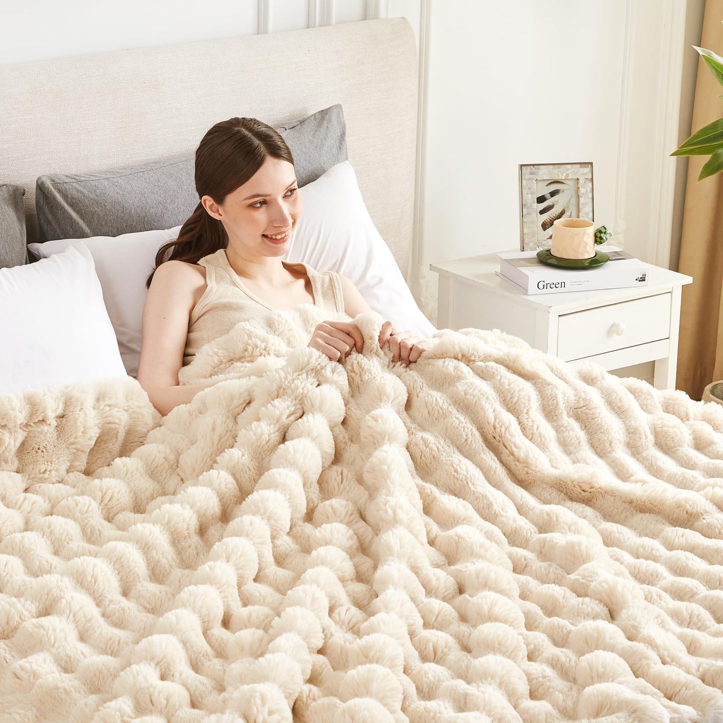Serenhom 50x60 Inches Ultra-Soft Fuzzy Faux Fur Plush Throw Blanket - Thick, Warm Sherpa for Couch, Sofa, Bedroom, Camping - Decorative Blanket for Cozy Warmth, Bubble Khaki
