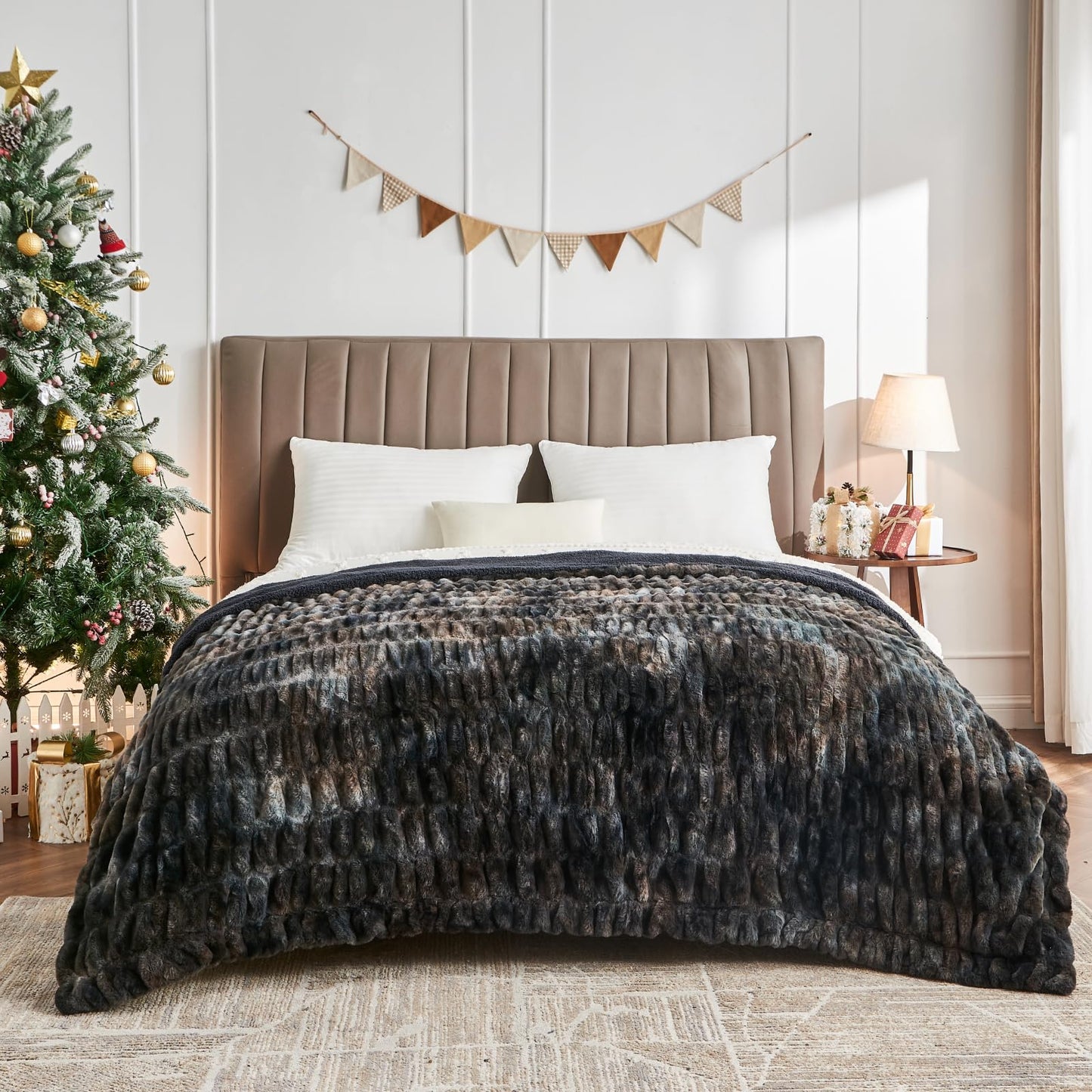 lifein Fall Throw Blanket for Couch-Soft Faux Fur Fuzzy Plush Black Throw Blanket,Cozy Winter Chunky Fluffy Furry Blanket,Comfy Sherpa Throws&Blanket for Bed,Sofa,Chair,Home Decor,Gift(Black,50*60'')