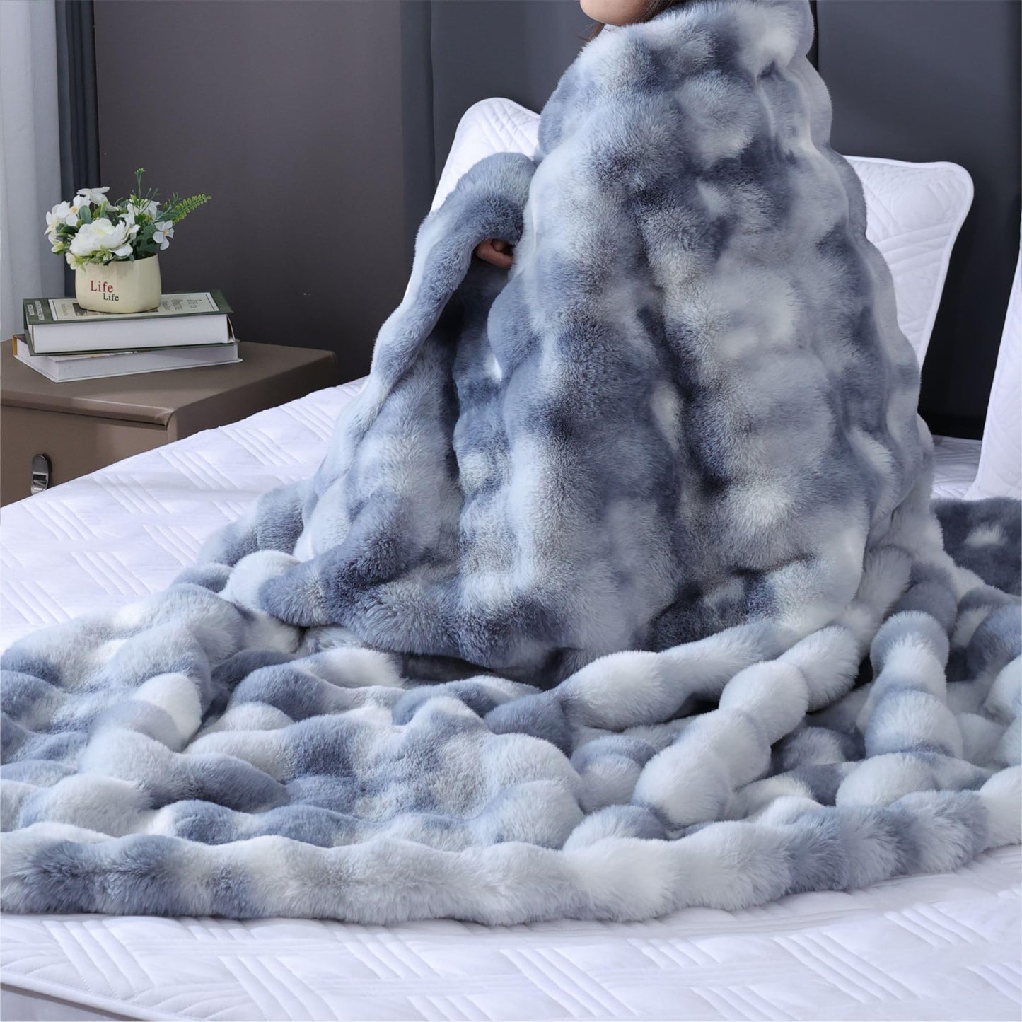 BlanketSolution Faux Fur Soft Fluffy Tie-dye Blue Throw Blanket for Living Room Bedroom Couch 60X80 Fuzzy Bubble Thick Throw Blanket Decorative Blanket Home Decor 860 GSM