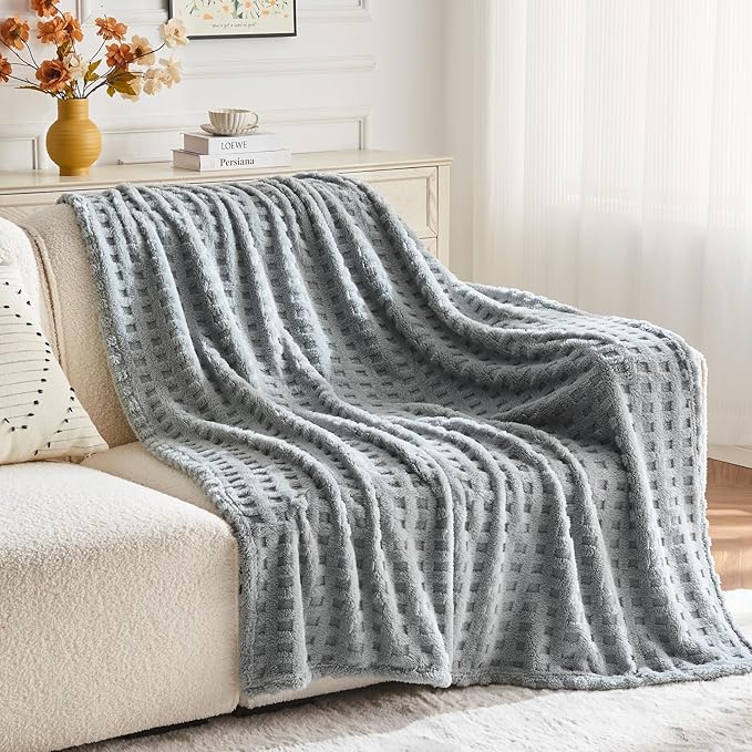 NEWCOSPLAY Super Soft Twin Blanket Grey Premium Silky Flannel Fleece 3D Waffle Checkered Lightweight Bed Blanket All Season Use (Light Grey, Twin(60"x80"))
