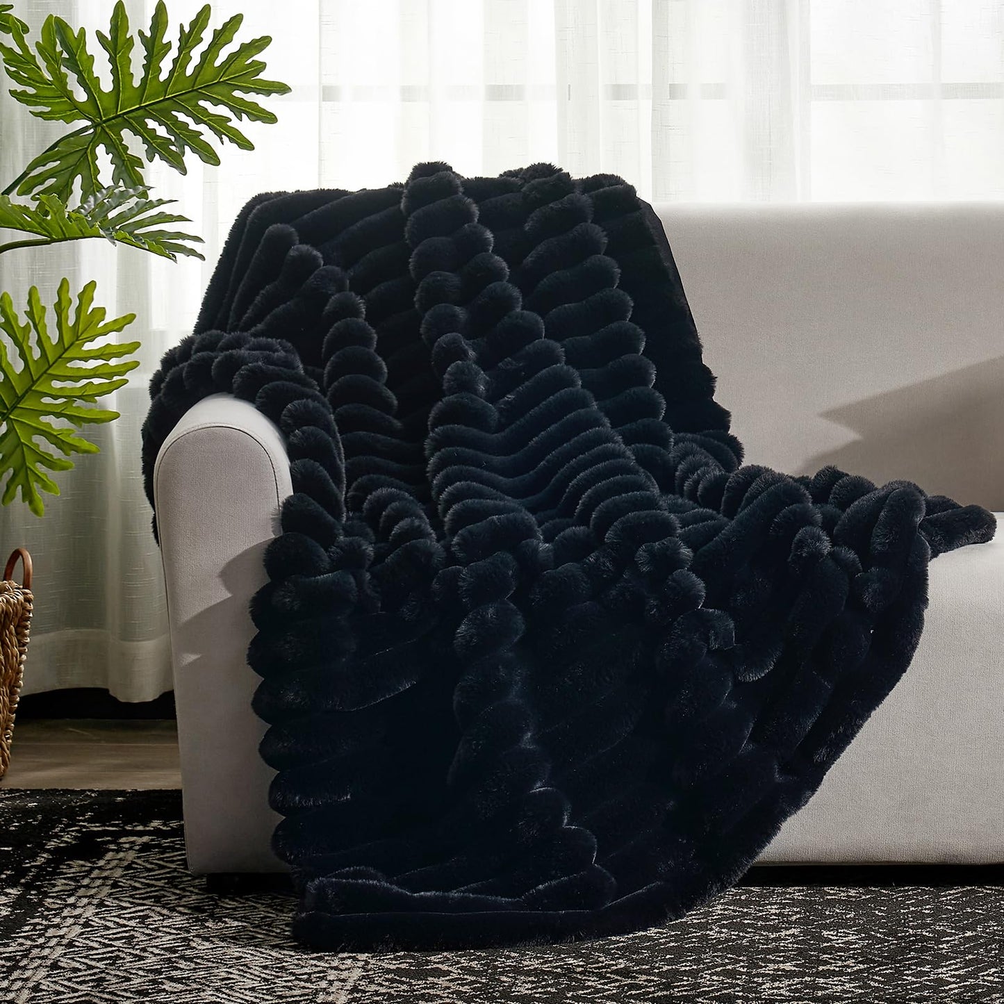 Cozy Bliss Faux Fur Throw Blanket for Couch, Cozy Warm Plush Striped Blanket for Sofa Bedroom Living Room,50 * 60 Inches Black