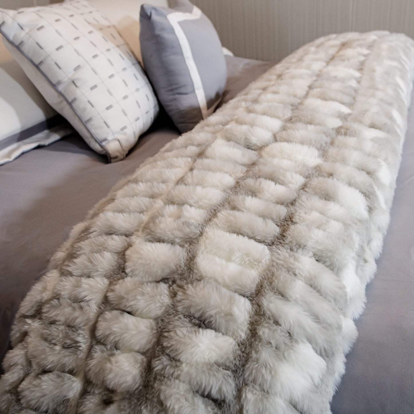 Oversized Ruched Faux Fur Blanket - 60x80-Inch Jacquard Faux Fur Queen-Size Throw for Sofas and Beds - Luxurious Bedding by Lavish Home (Gray)