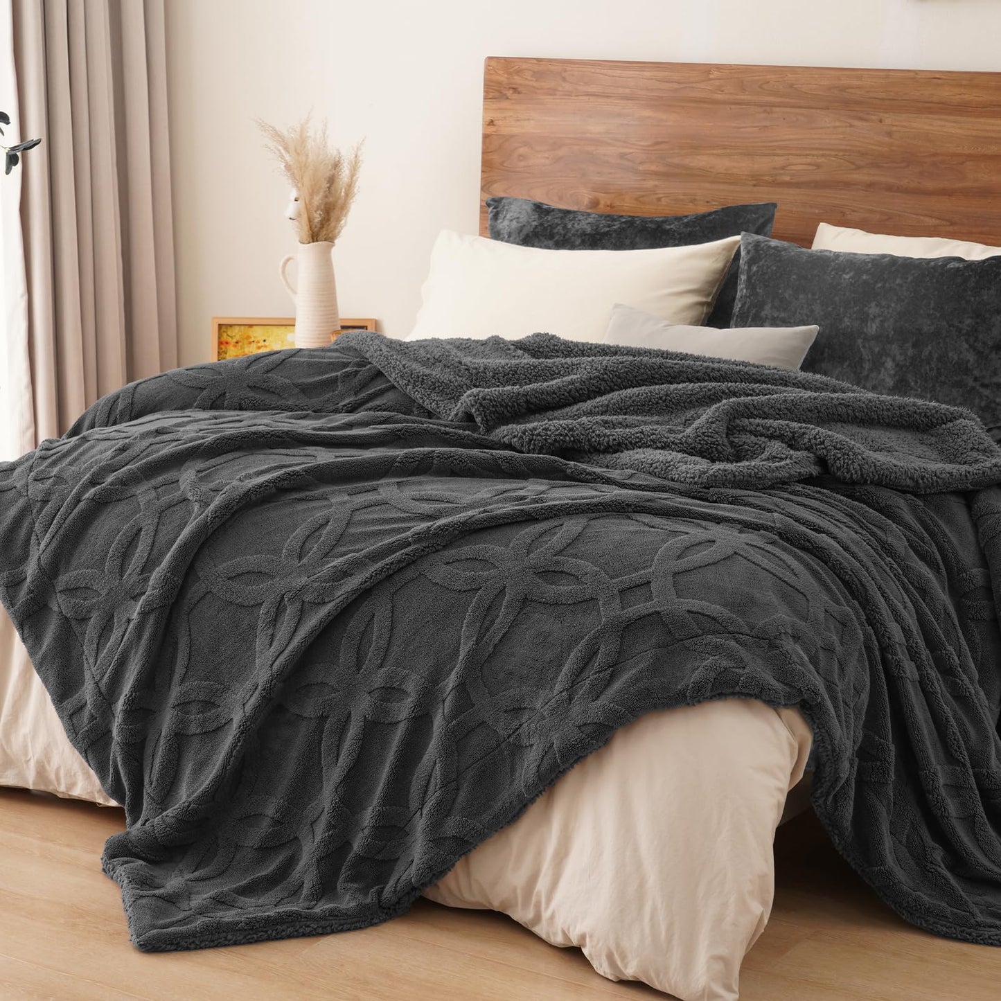 PHF Soft Sherpa Fleece Blanket King Size for Bed, 510GSM Fleece Lightweight Yet Warm Blanket, No Shed No Pilling, 108" x 90", Tufted Jacquard Cozy Thick Bed Throw for Home Decor, Dark Grey