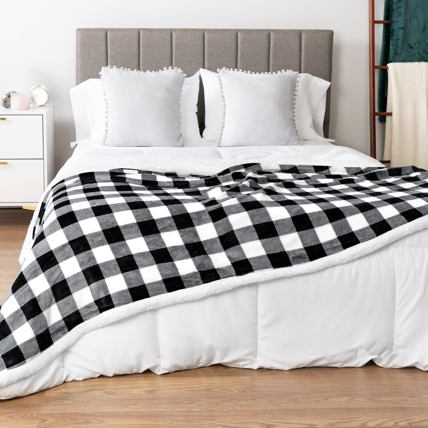PAVILIA Black and White Buffalo Plaid Sherpa Throw Blanket for Couch, Plush Checkered Fleece Blanket and Throws, Soft Fuzzy Flannel Blanket for Sofa Bed, Warm Cozy Winter Blanket Gift, 50x60