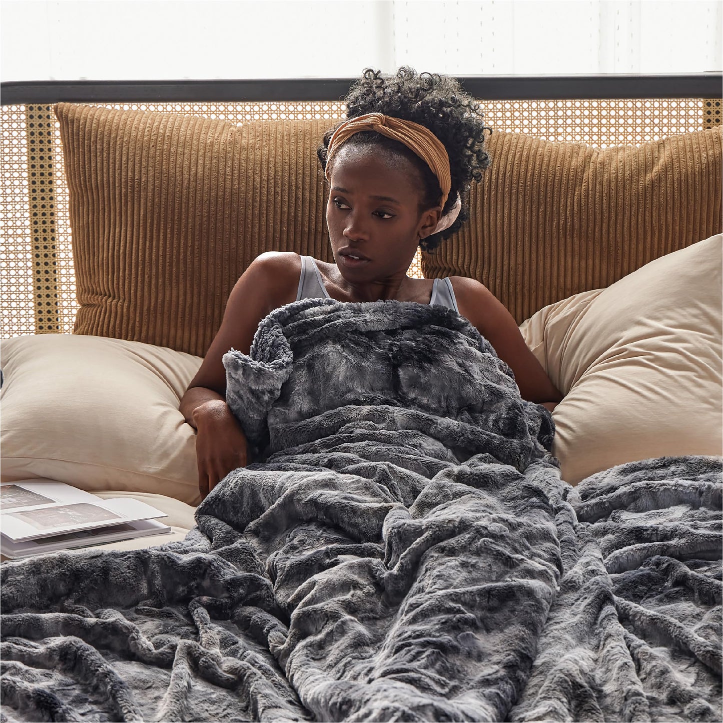 Bedsure Sherpa Fluffy Blanket King Size for Bed - Fleece Soft and Cozy Throw for Women, Plush & Fuzzy Faux Fur Blanket for Couch, Sofa and Decor, Tie Dye Design, Grey, 108x90 Inches