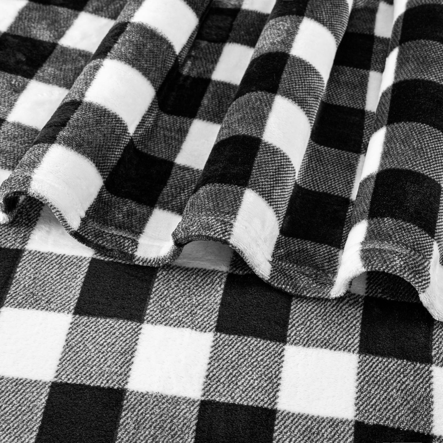 PAVILIA Black and White Buffalo Plaid Fleece Throw Blanket for Couch, Soft Checkered Flannel Blanket for Sofa, Plaid Christmas Couch Throw Bed, Warm Cozy Decorative Blanket Fall Decor Gift, 50x60