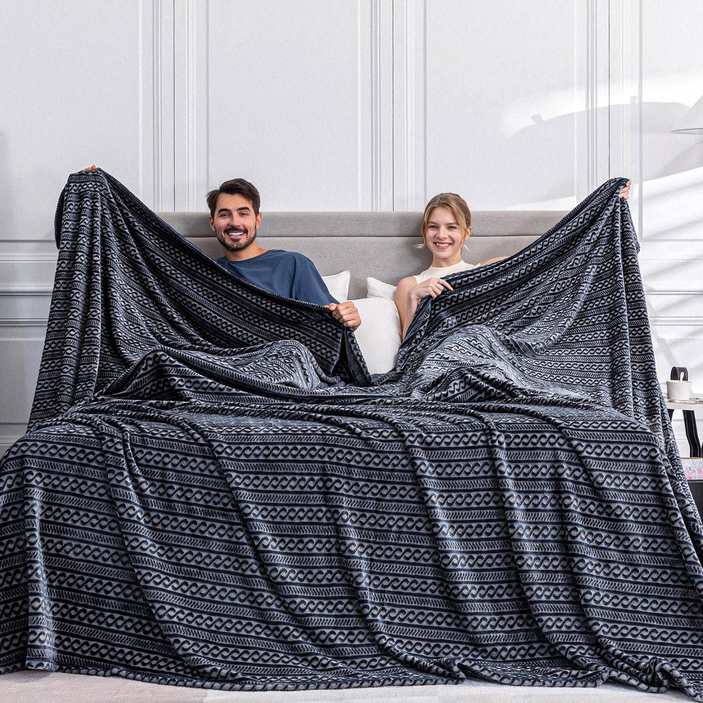 Serenhom Soft Cozy 120x120 Inches Seamless Oversized King Fleece Blanket, 3D Jacquard Decorative Giant 10'x10' California King Blanket Extra Large for Bed, Sofa, Couch, Travel, Dark Grey Chain