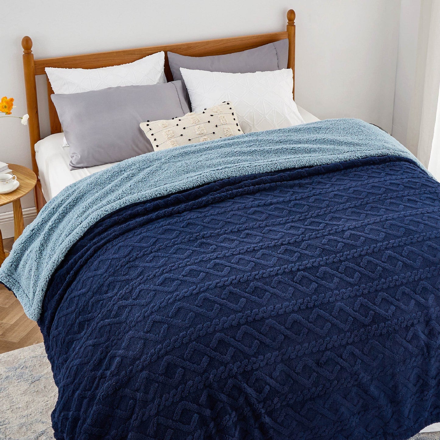 Bedsure Sherpa King Size Blanket for Bed- Fleece Soft Cozy Fuzzy Cable Blankets for Women, Thick Warm for Winter and All Seasons, Navy, 108x90 Inches