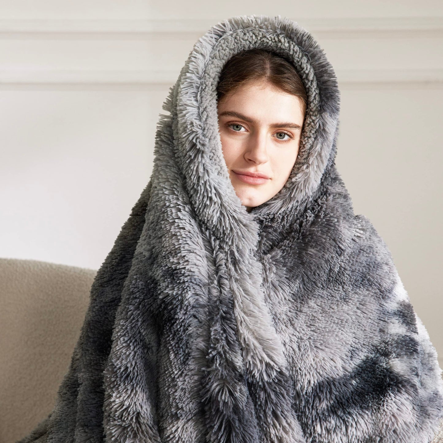 Bedsure Fluffy Throw Blanket Gifts for Women Men, Soft Fleece Sherpa Cozy Fuzzy Plush Warm Minky Thick Faux Fur Throw for Couch, Bed, Home Living Room Decor Bedroom Blanket Gifts for Mom Dad, Grey
