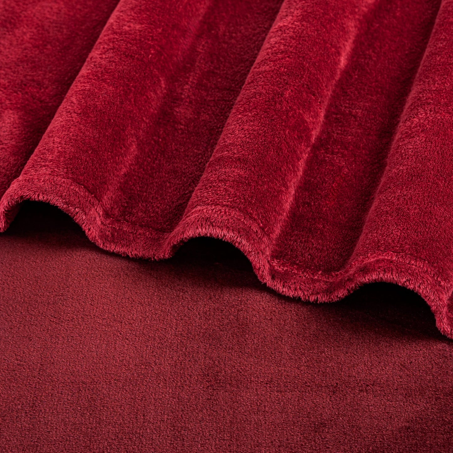 PAVILIA Wine Red Fleece Throw Blanket for Couch, Maroon Burgundy Soft Fuzzy Flannel Throw for Sofa, Luxury Plush Microfiber Bed Blanket, Cozy Home Decorative Velvet Gift Blanket, 50x60