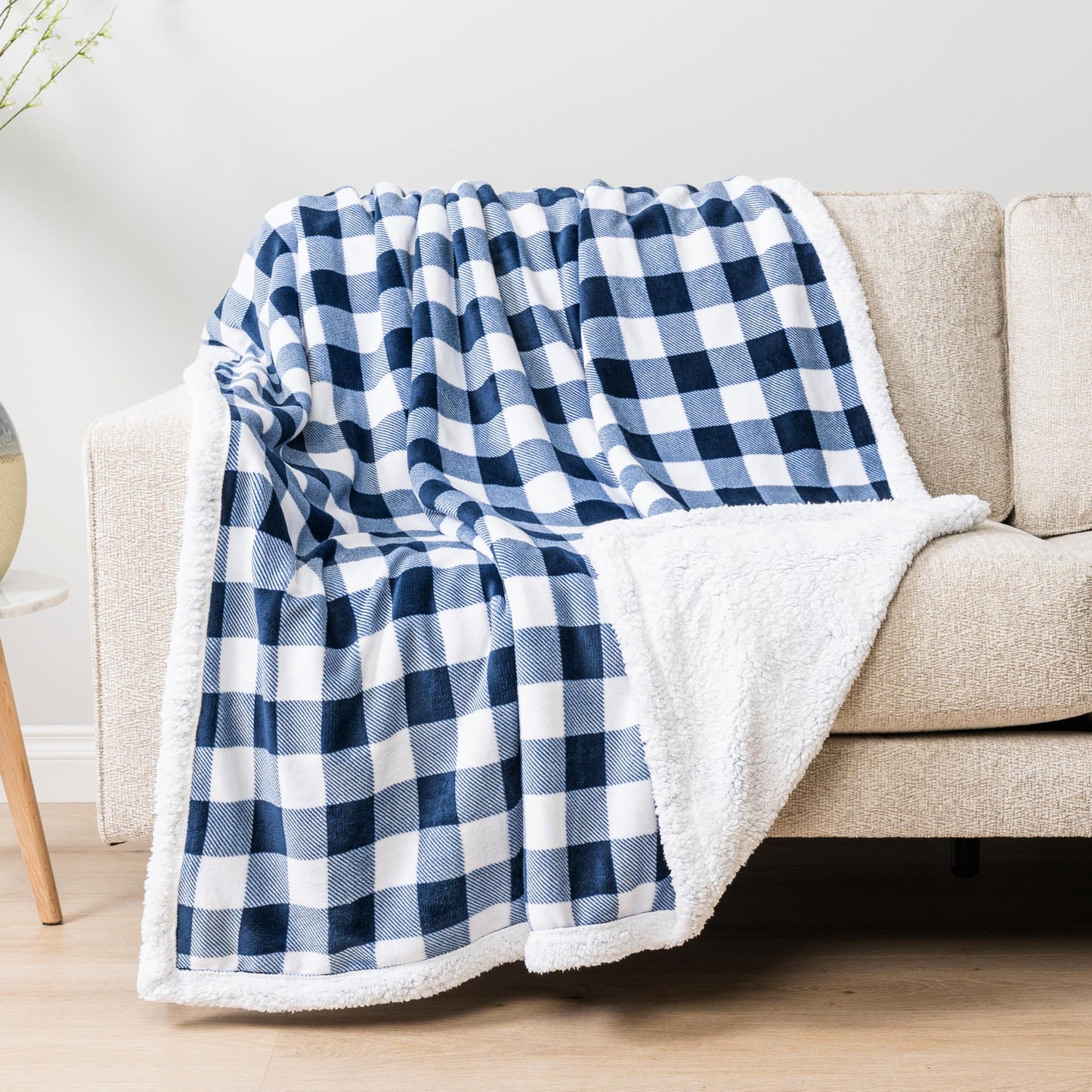 PAVILIA White and Navy Blue Buffalo Plaid Sherpa Throw Blanket for Couch Twin, Soft Fuzzy Flannel Blanket for Bed, Plush Checkered Fleece Blanket and Throws, Warm Thick Winter Blanket Gift, 60x80