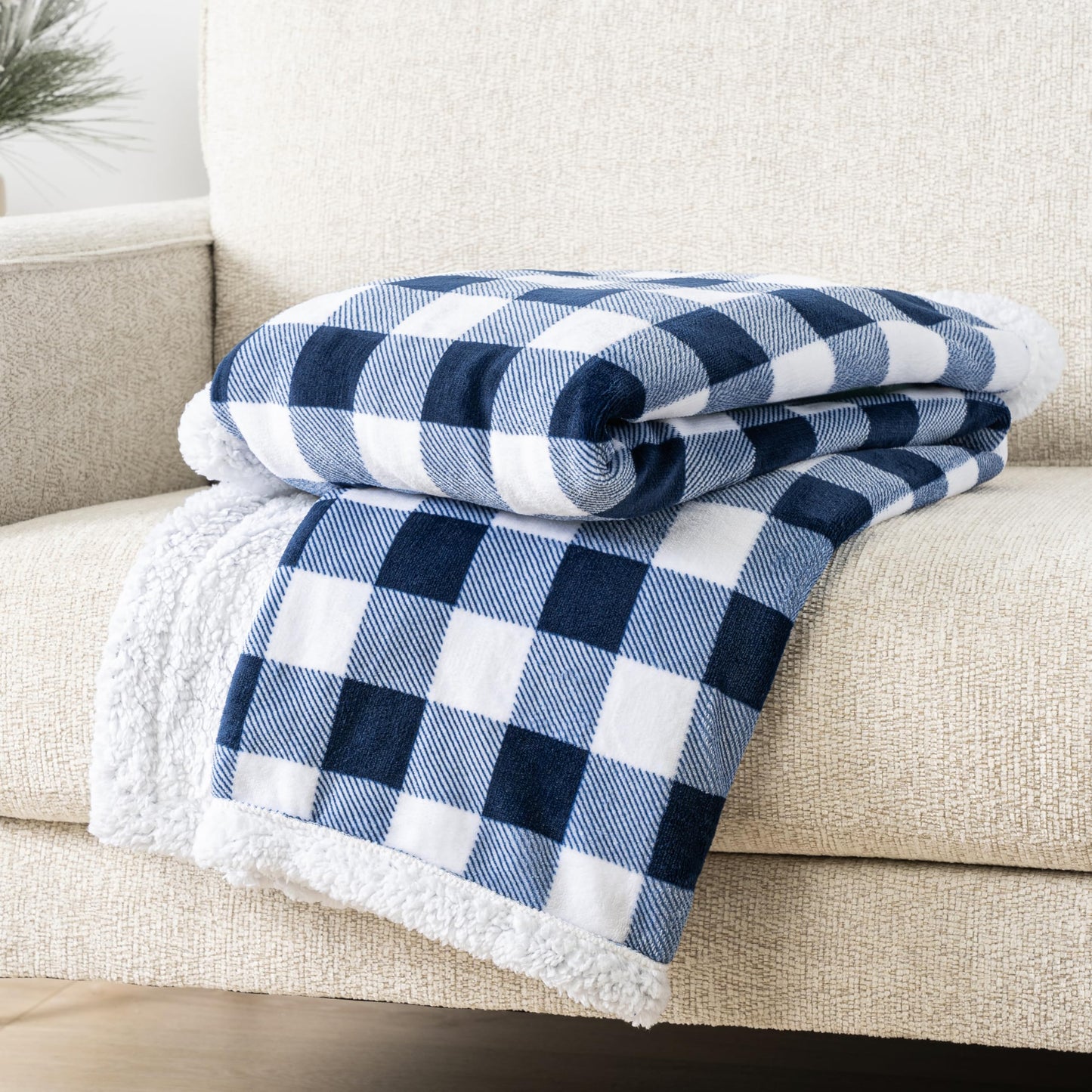 PAVILIA White and Navy Blue Buffalo Plaid Sherpa Throw Blanket for Couch Twin, Soft Fuzzy Flannel Blanket for Bed, Plush Checkered Fleece Blanket and Throws, Warm Thick Winter Blanket Gift, 60x80