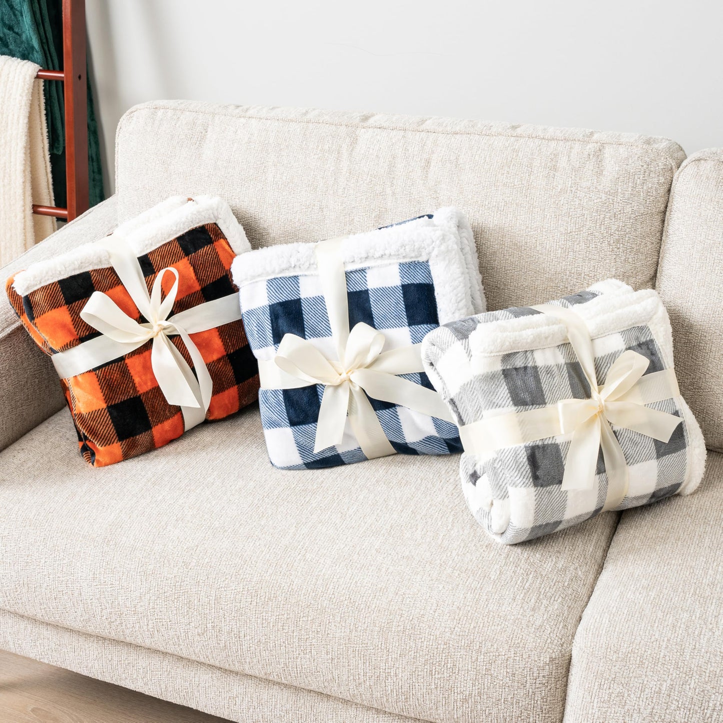 PAVILIA White and Navy Blue Buffalo Plaid Sherpa Throw Blanket for Couch Twin, Soft Fuzzy Flannel Blanket for Bed, Plush Checkered Fleece Blanket and Throws, Warm Thick Winter Blanket Gift, 60x80