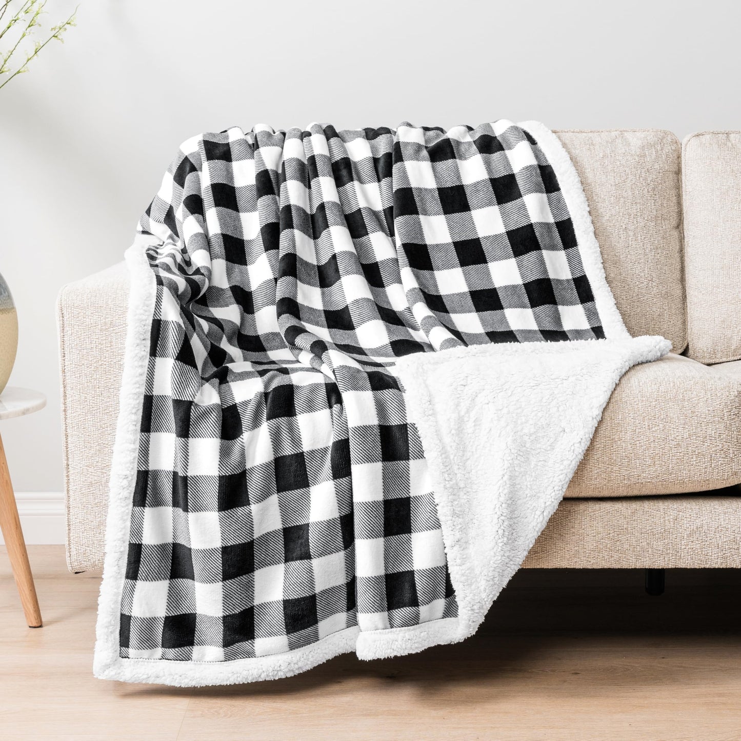 PAVILIA Black and White Buffalo Plaid Sherpa Throw Blanket for Couch, Plush Checkered Fleece Blanket and Throws, Soft Fuzzy Flannel Blanket for Sofa Bed, Warm Cozy Winter Blanket Gift, 50x60