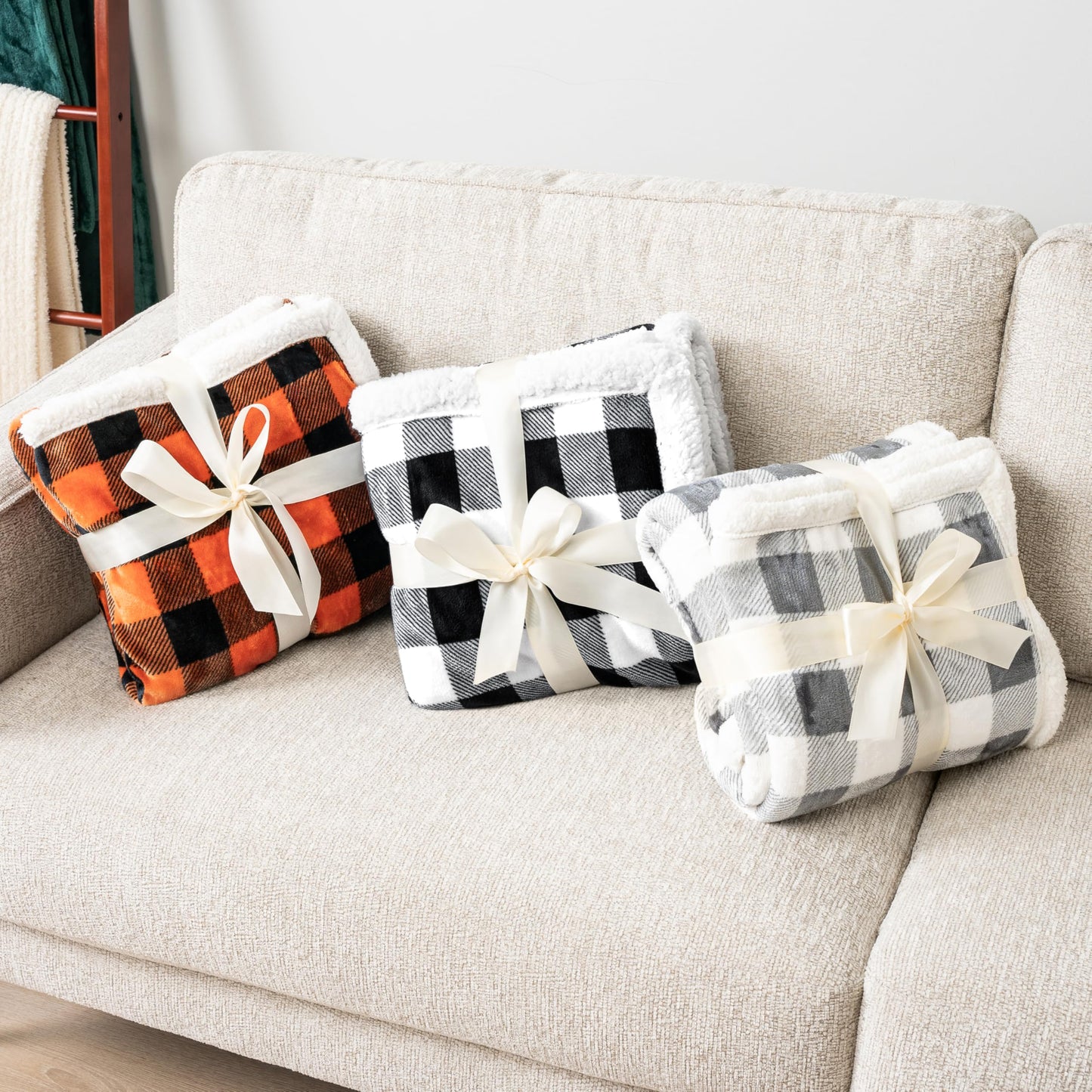 PAVILIA Black and White Buffalo Plaid Sherpa Throw Blanket for Couch, Plush Checkered Fleece Blanket and Throws, Soft Fuzzy Flannel Blanket for Sofa Bed, Warm Cozy Winter Blanket Gift, 50x60
