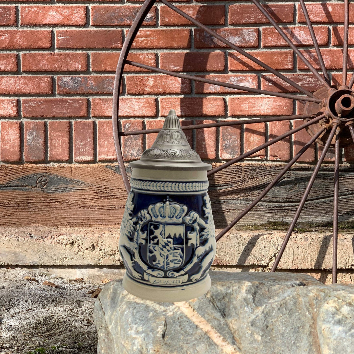 Essence of Europe Gifts 0.65 Liter German Beer Stein with Lid - Engraved Hand Painted Bayern Coat Of Arms Beer Steins Mug - Oktoberfest Ceramic Tankard Beer Mug