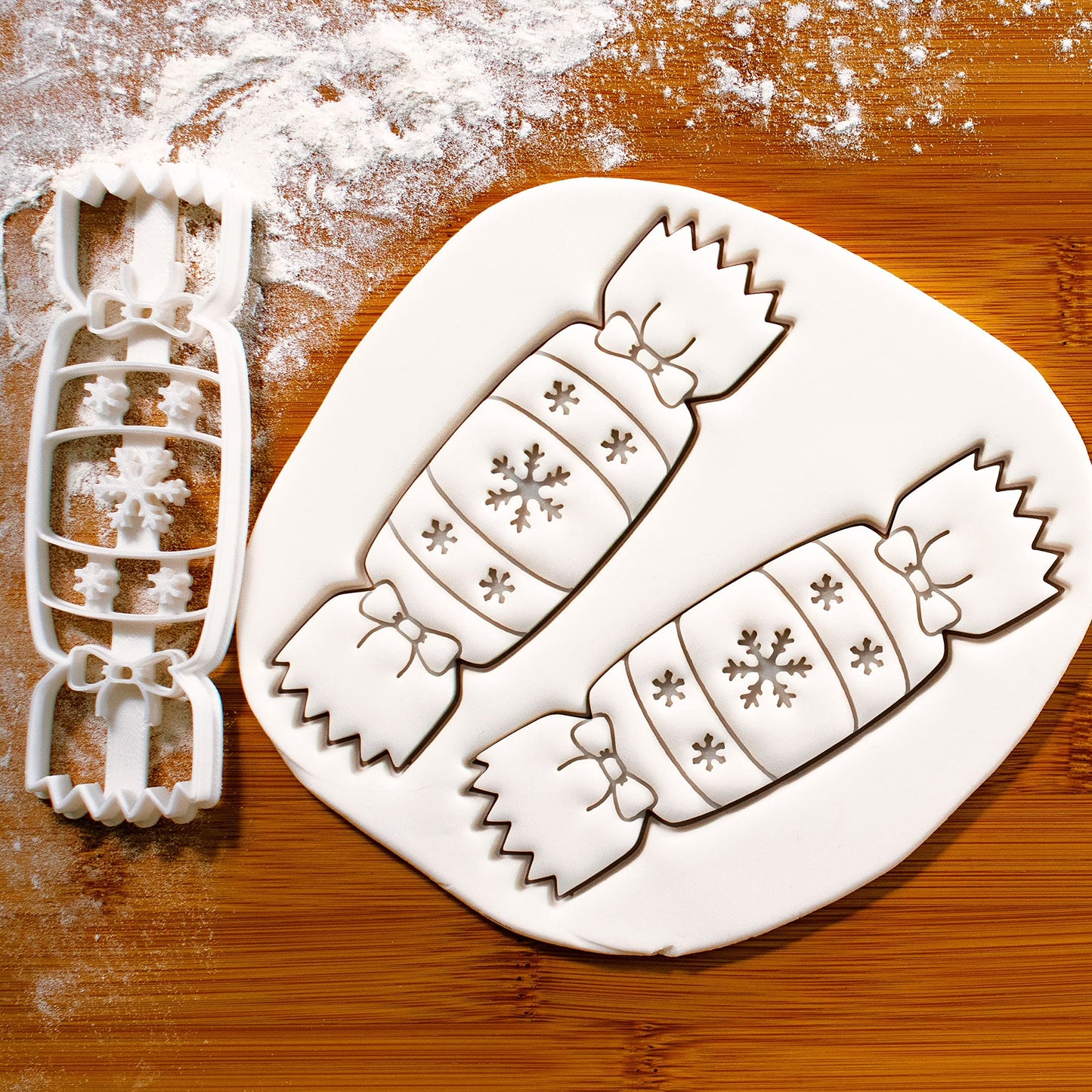 Set of 2 Christmas Cracker and Jumper Cookie Cutters, 2 pieces - Bakerlogy